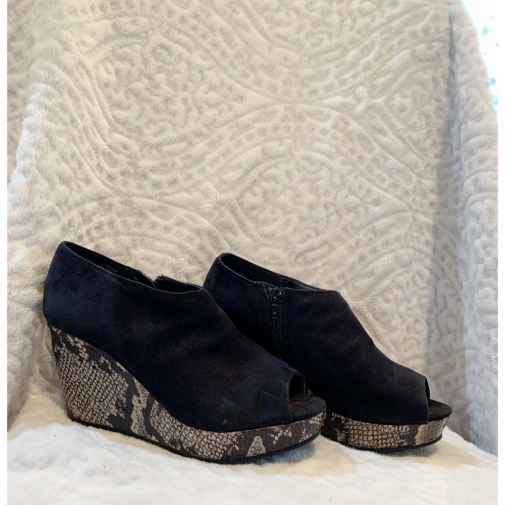 ATTENTION Sz 8.5M Faux Black Suede & Snakeskin Peep Toe Platforms